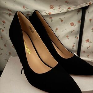 Dream Pairs Classic Black Heels